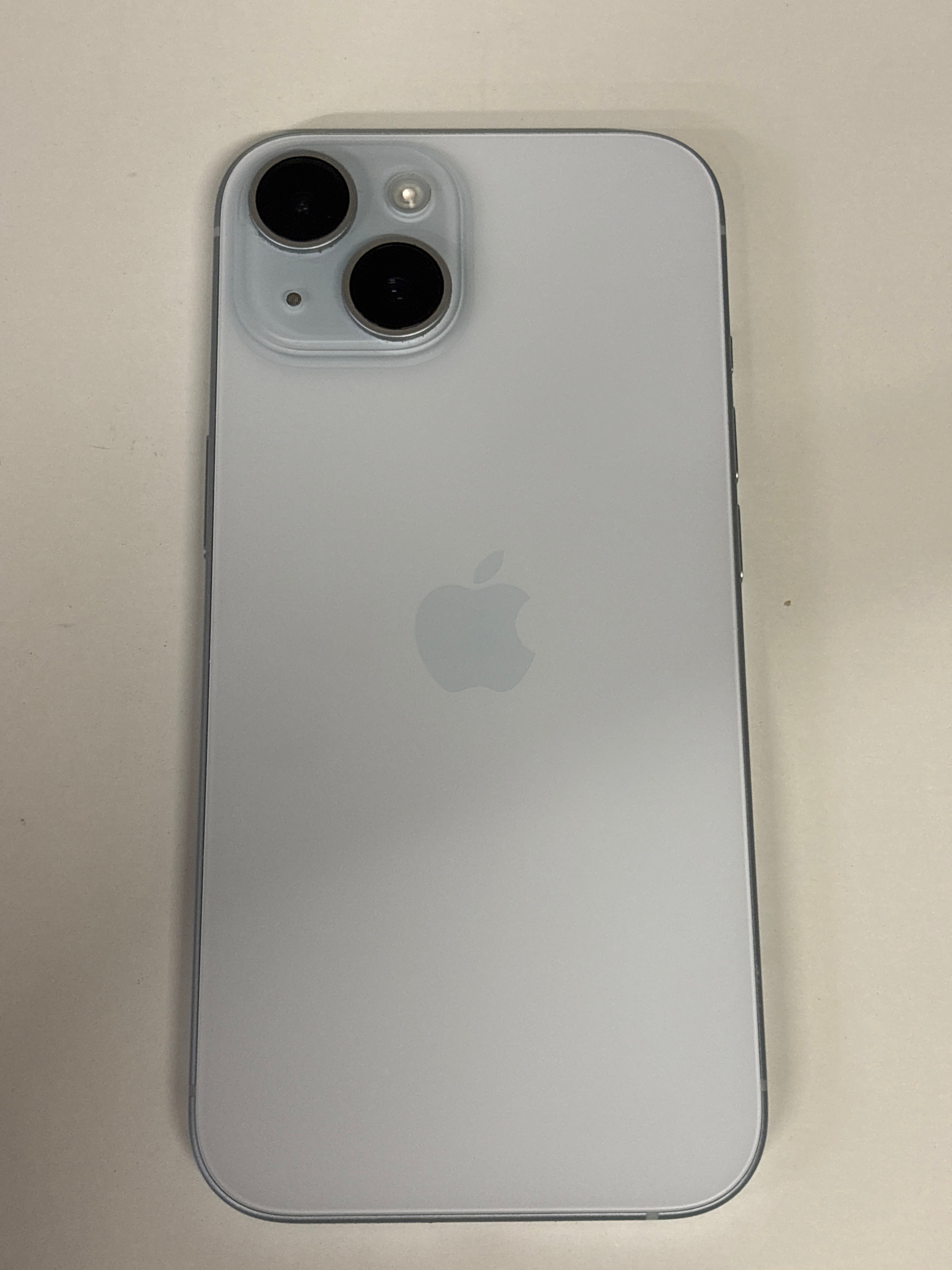 Apple iPhone 15 – 128 GB, Weiß, Akku 100 %, frei für alle Netze | Neuwertig | 12 Monate Garantie