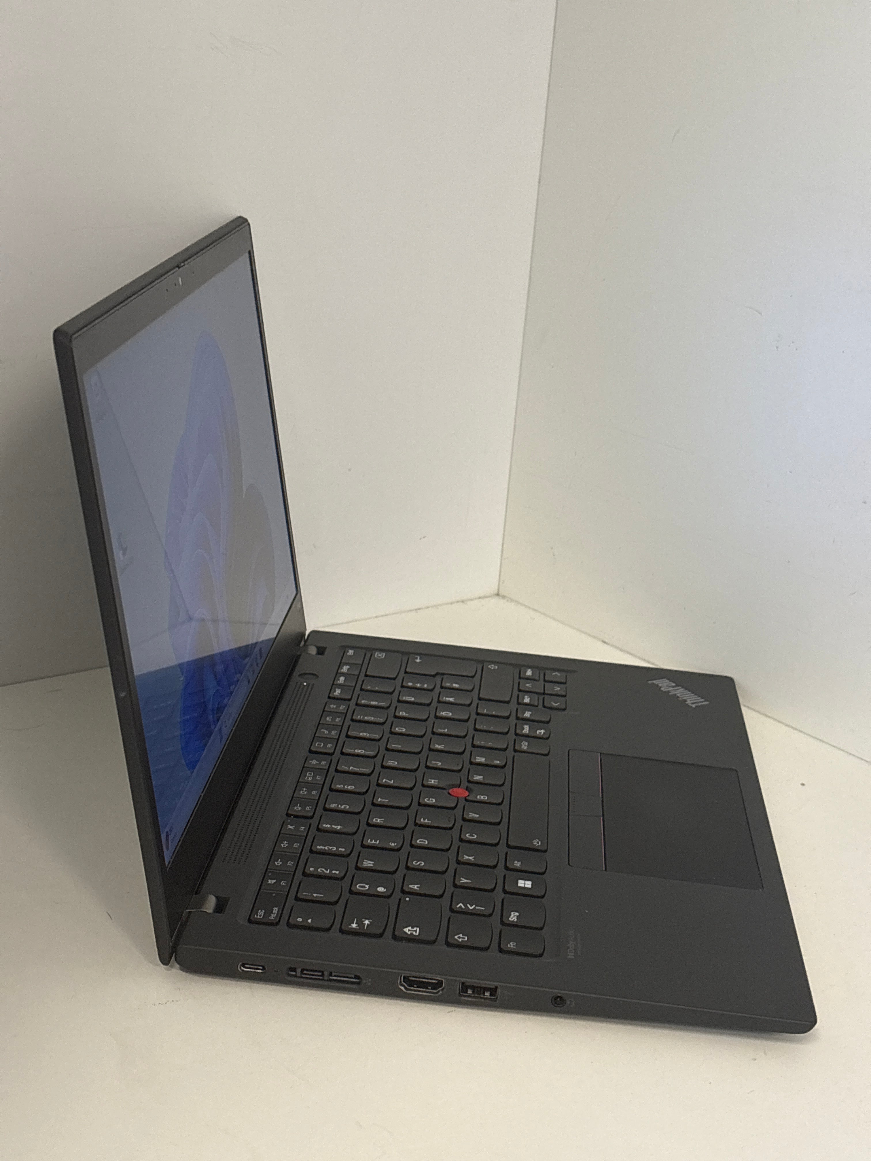 Lenovo ThinkPad T14s Gen 2 – AMD Ryzen 5 PRO 5650U, 16 GB RAM, 256 GB SSD, 14" Full HD Touchscreen, Windows 11 Pro | 12 Monate Garantie
