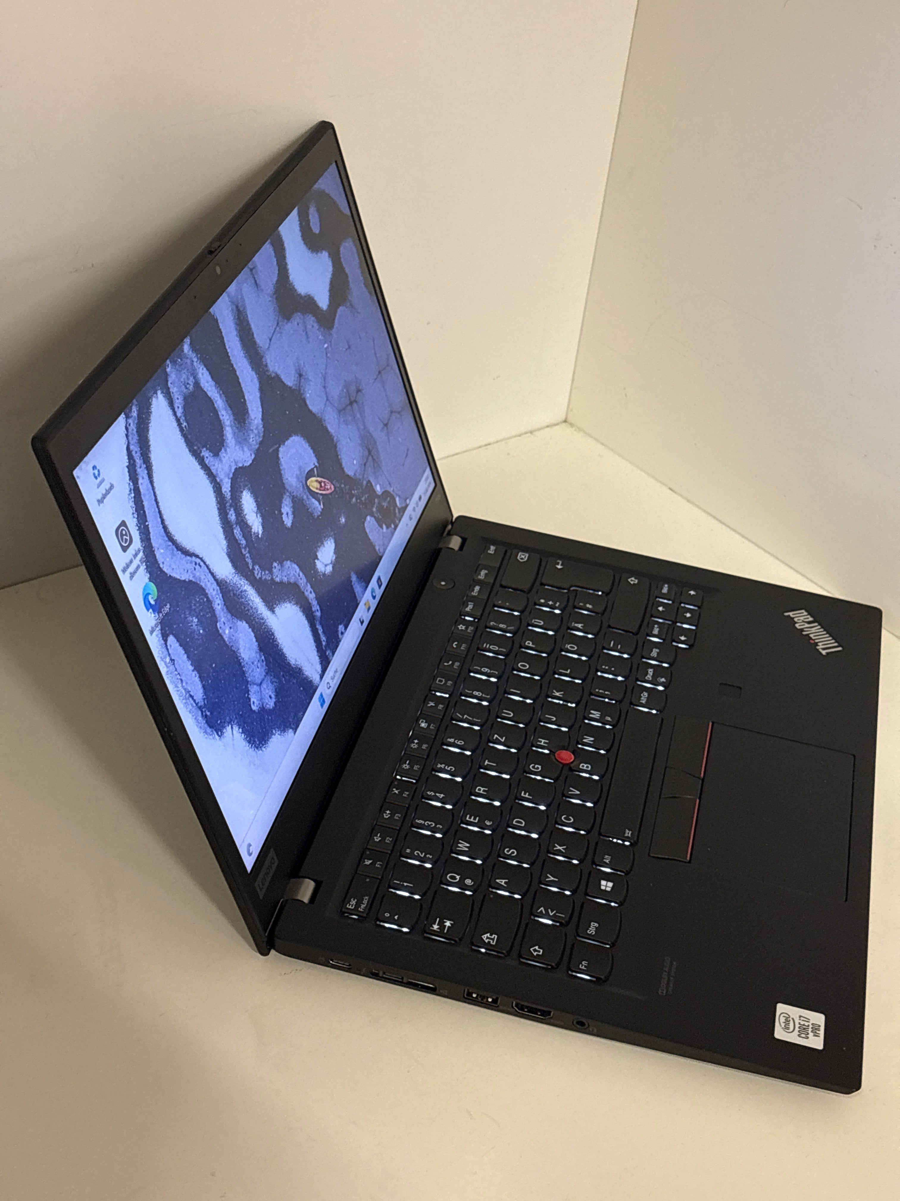 Lenovo ThinkPad T14s Gen 1 – Intel Core i7, 32 GB RAM, 256 GB SSD, 14" Full HD Touchscreen, Windows 11 Pro