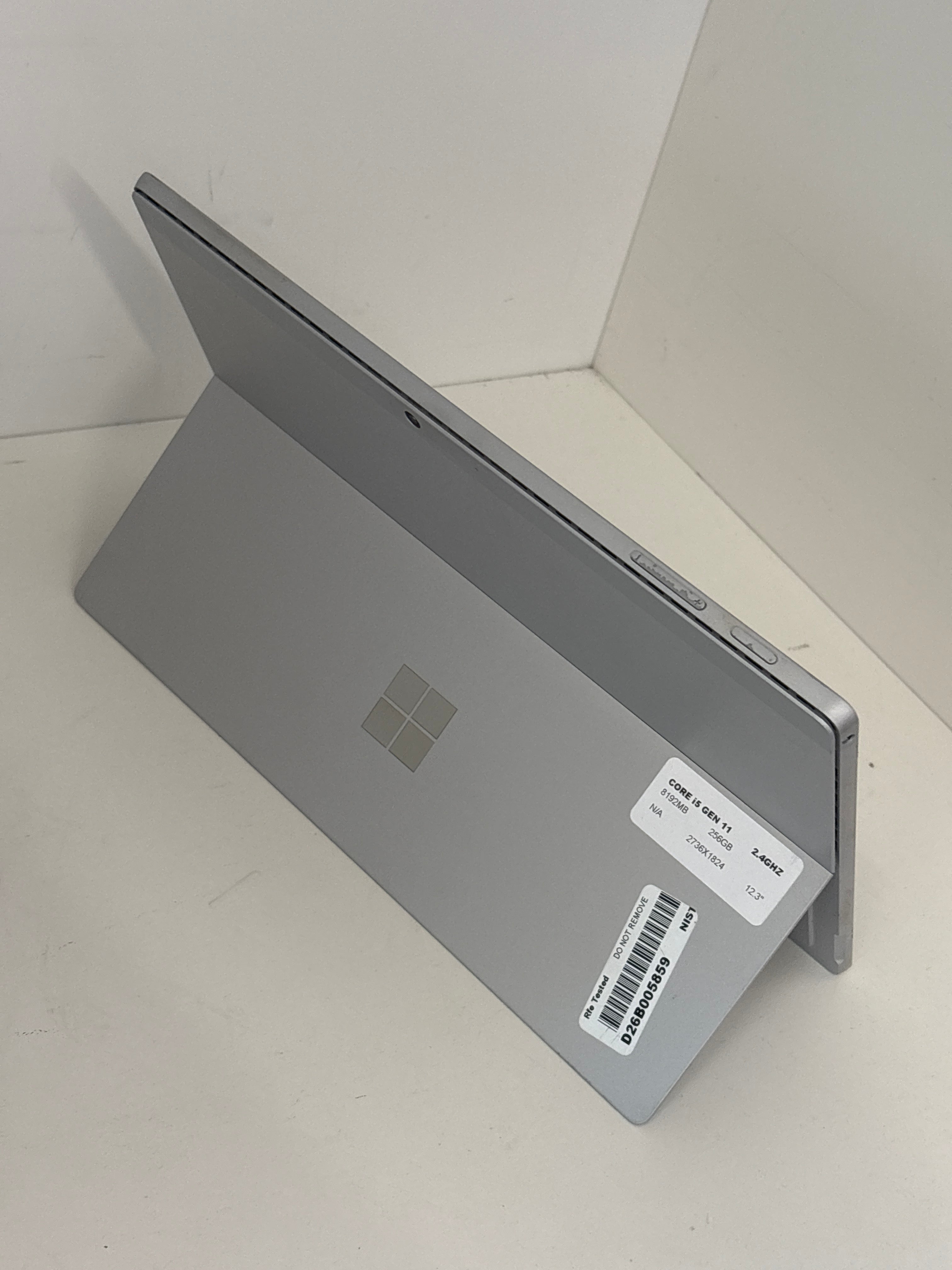Microsoft Surface Pro 7 Plus – Intel Core i5-1135G7, 8 GB RAM, 256 GB SSD, Silber, 12,3" Touchscreen, Windows 11 Pro
