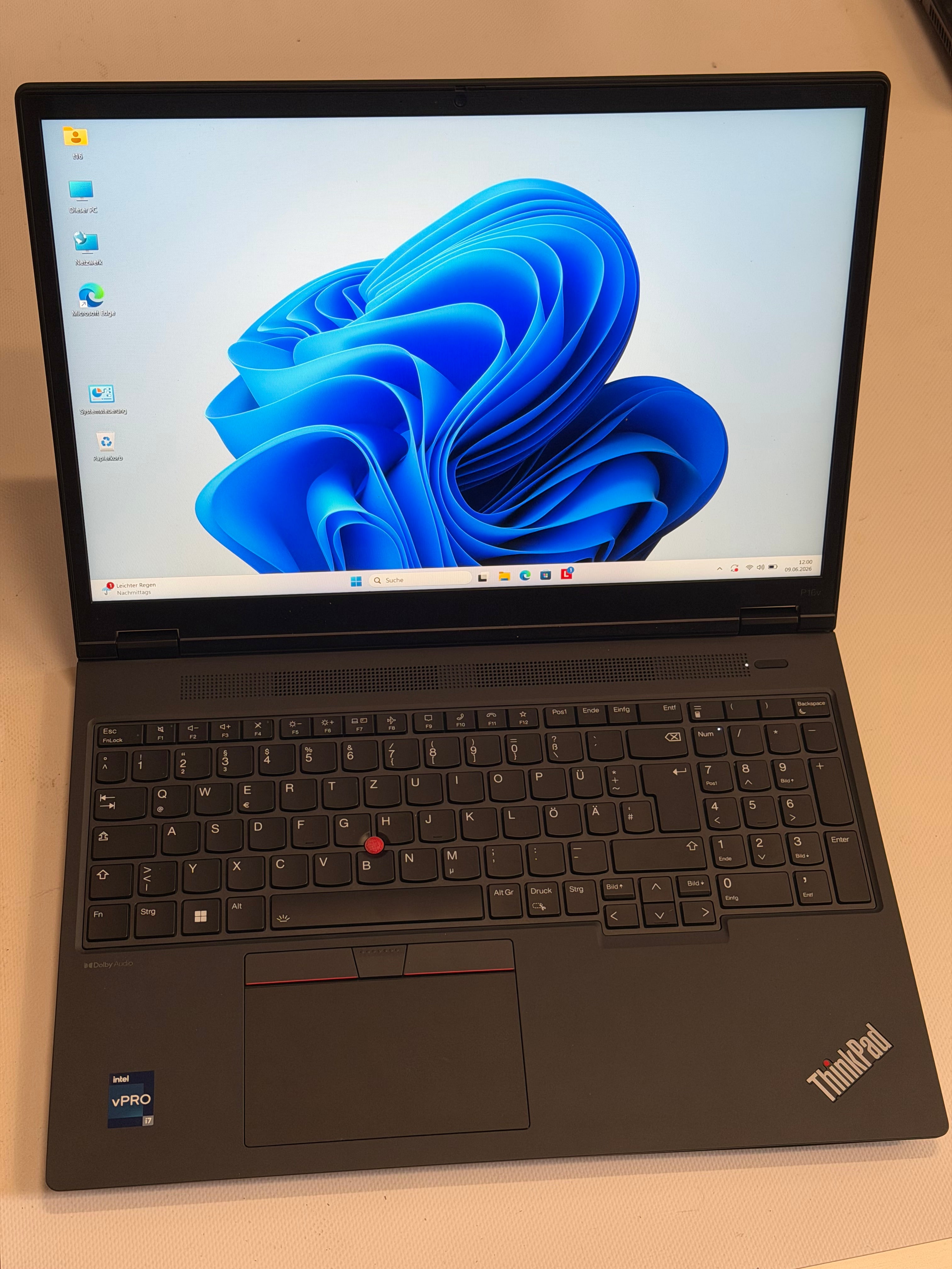 Lenovo ThinkPad P16v Gen 1 – Intel Core i7-13800H, 16 GB RAM, 512 GB SSD, 16" Display, NVIDIA RTX 2000 Ada 8 GB, Windows 11 Pro