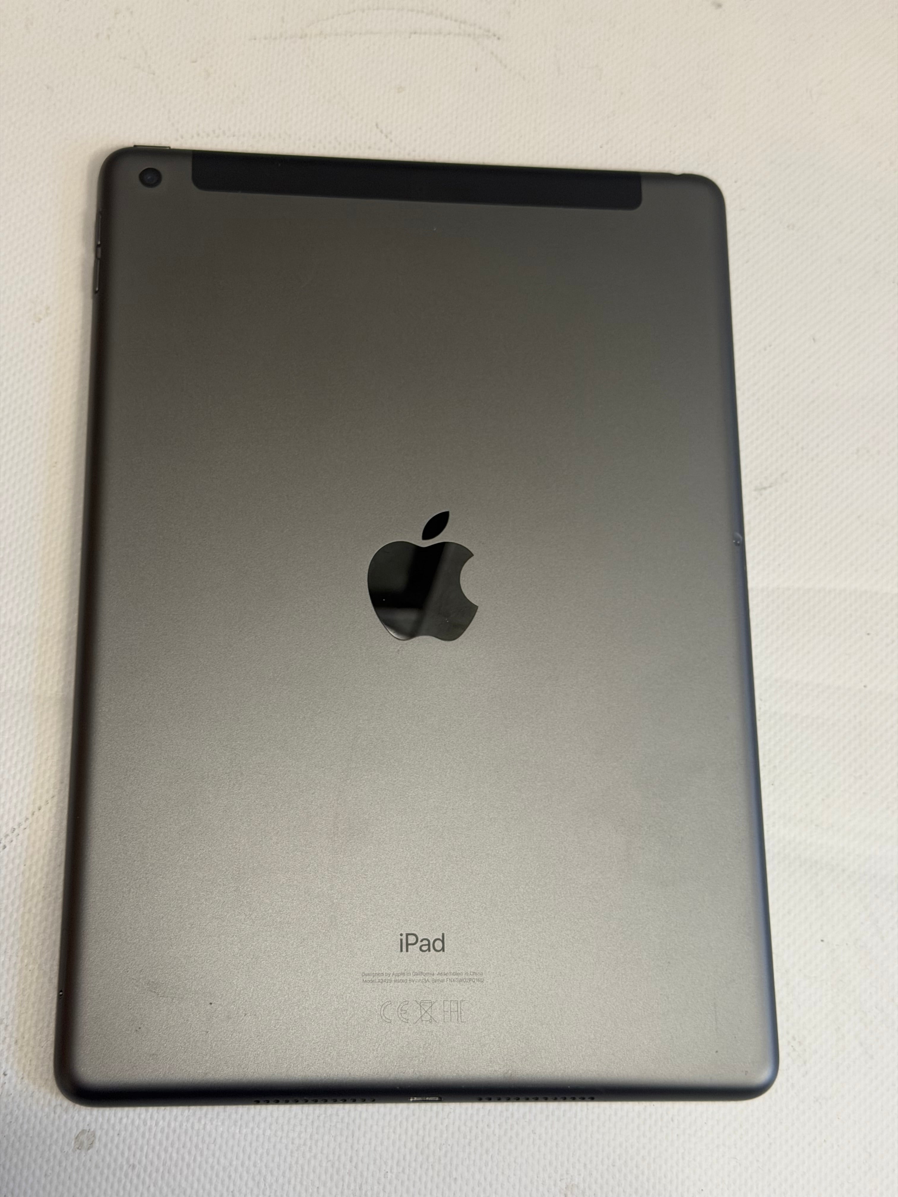 Apple iPad 8 - 128 GB, Wi-Fi + Cellular, sehr guter Zustand