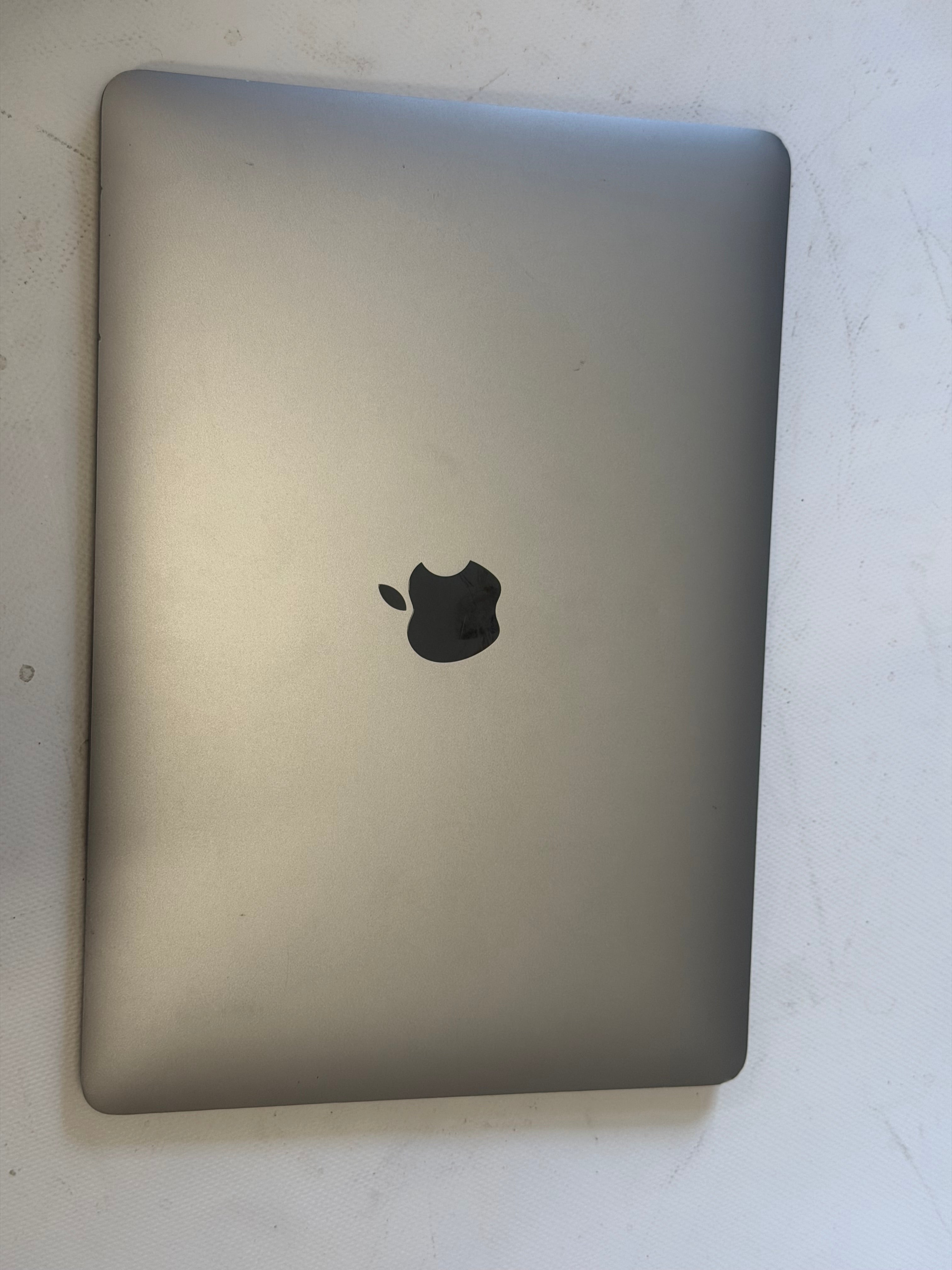 Apple MacBook Air M1 – 16 GB RAM, 256 GB SSD, 13,3" Retina Display