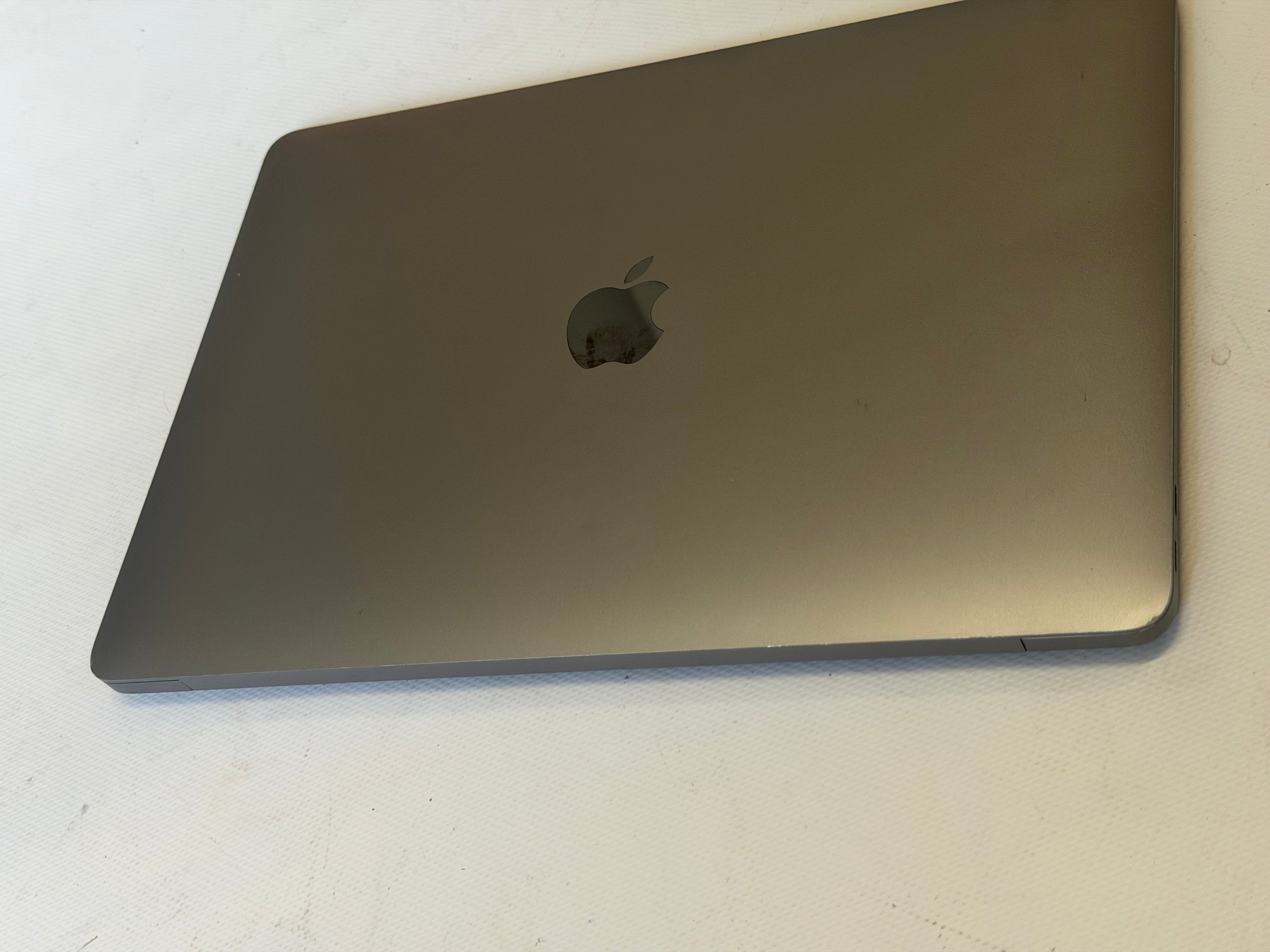 Apple MacBook Air M1 – 16 GB RAM, 256 GB SSD, 13,3" Retina Display