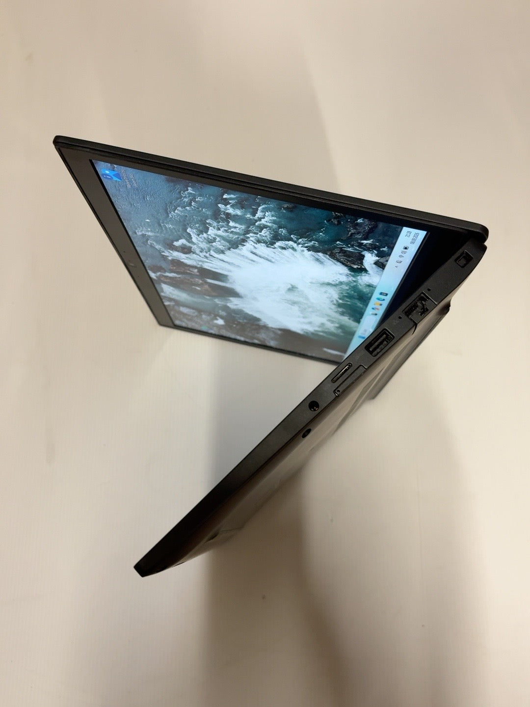 Dell Latitude 7490 – Intel Core i7-8650U, 16 GB RAM, 256 GB SSD, 14" Full HD, Windows 11 Pro | 12 Monate Garantie