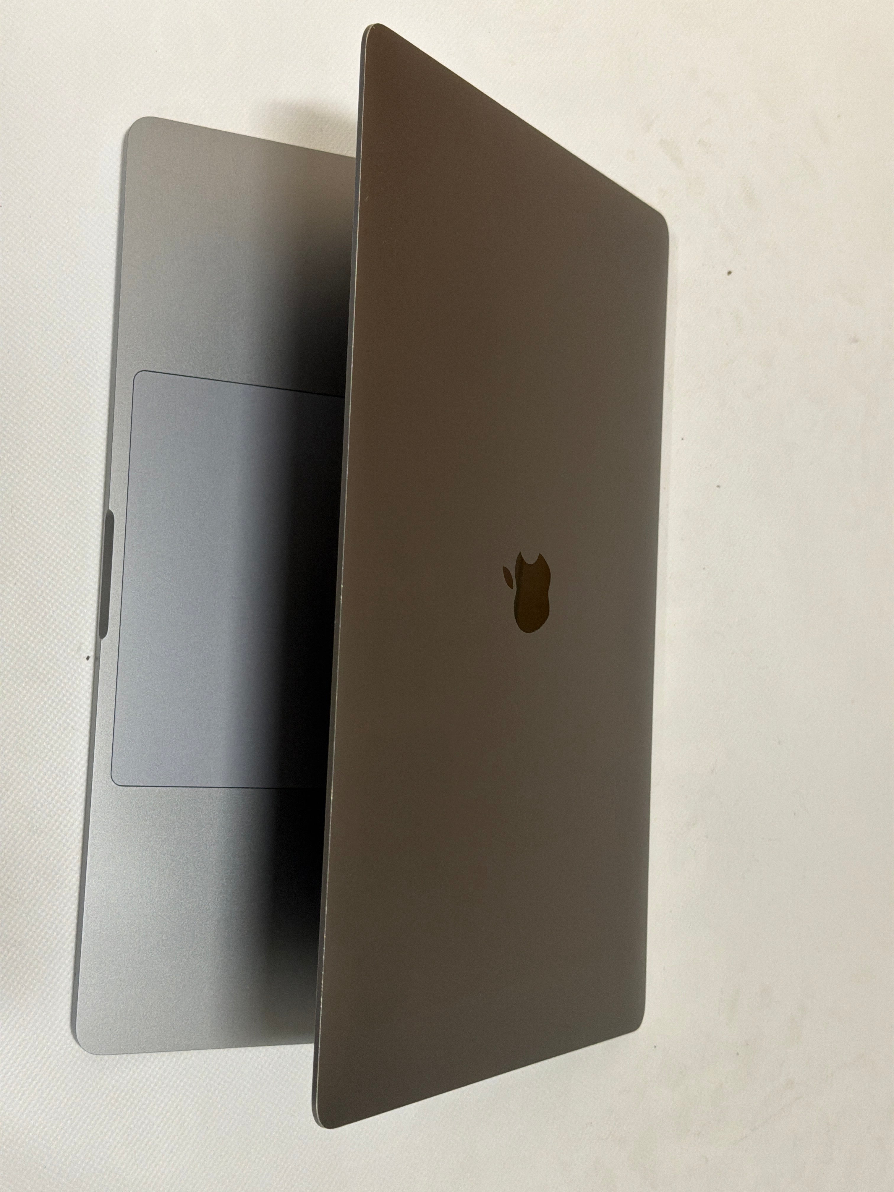 Macbook Pro  2019 16.1