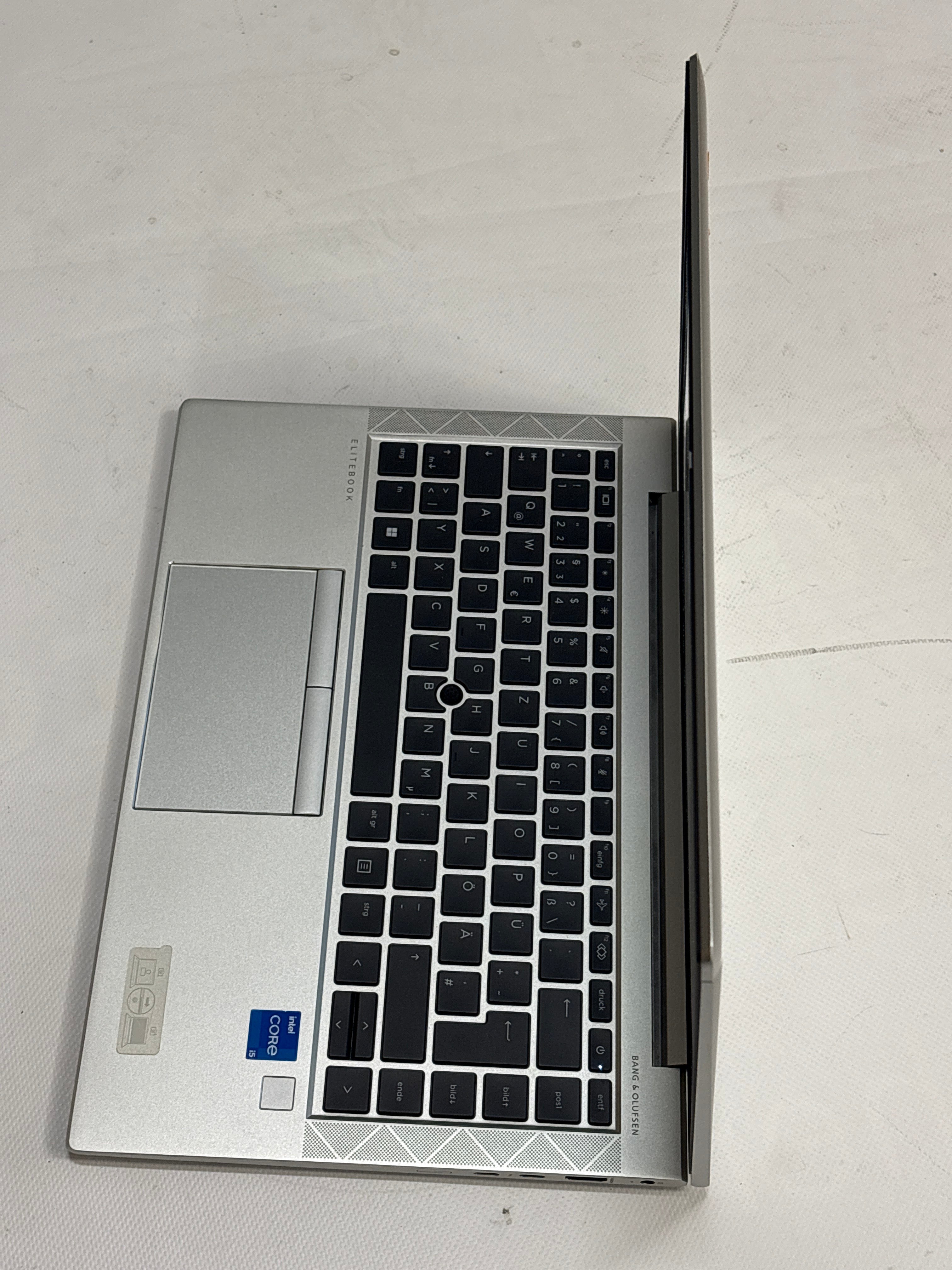 HP EliteBook 840 G8 – Intel Core i5-1135G7, 16 GB RAM, 256 GB M.2 SSD, 14" Full HD, Windows 11 Pro