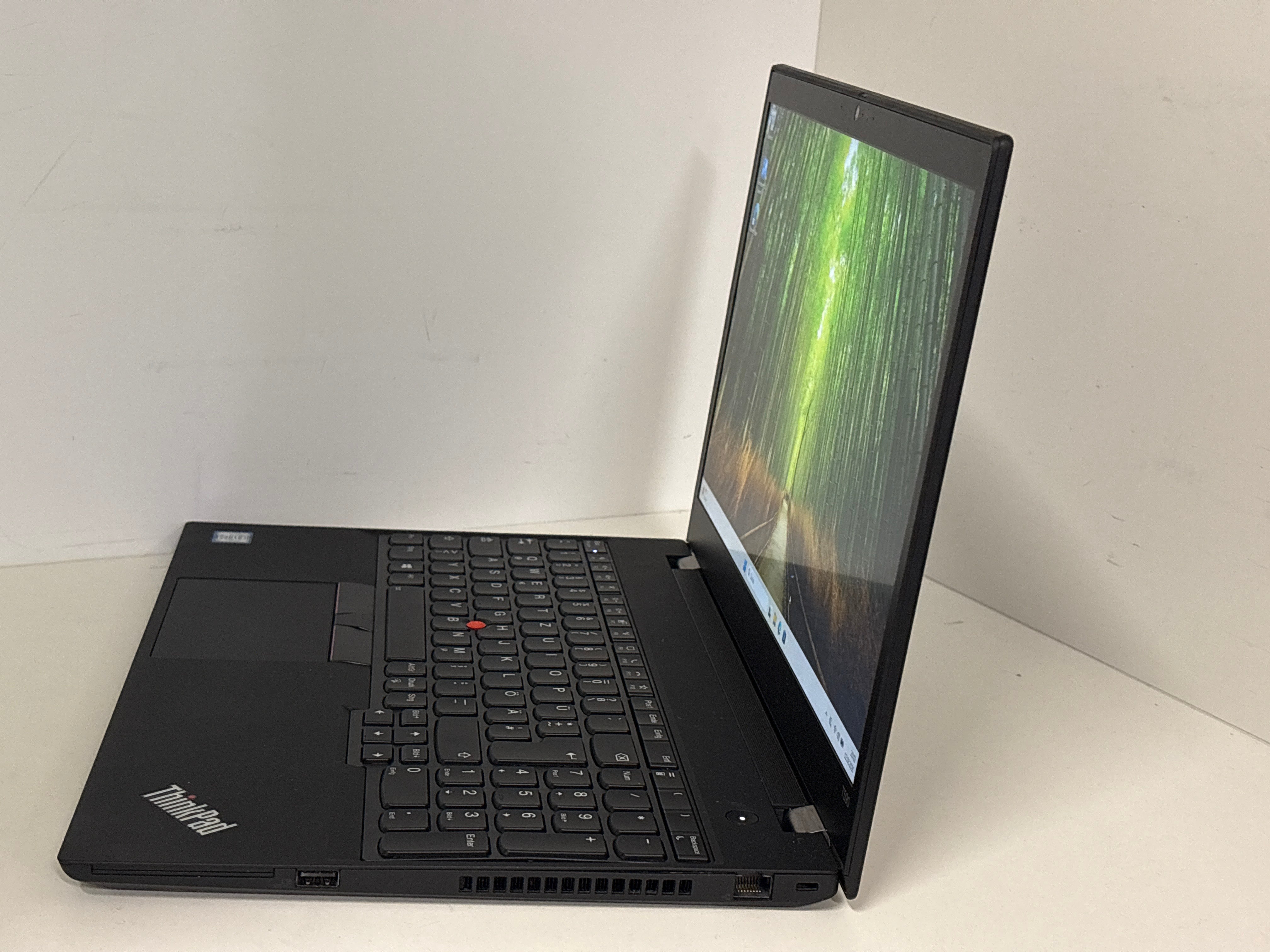 Lenovo ThinkPad T590 – Intel Core i7-8665U, 16 GB RAM, 256 GB SSD, 15,6" Full HD, Windows 11 Pro | 12 Monate Garantie