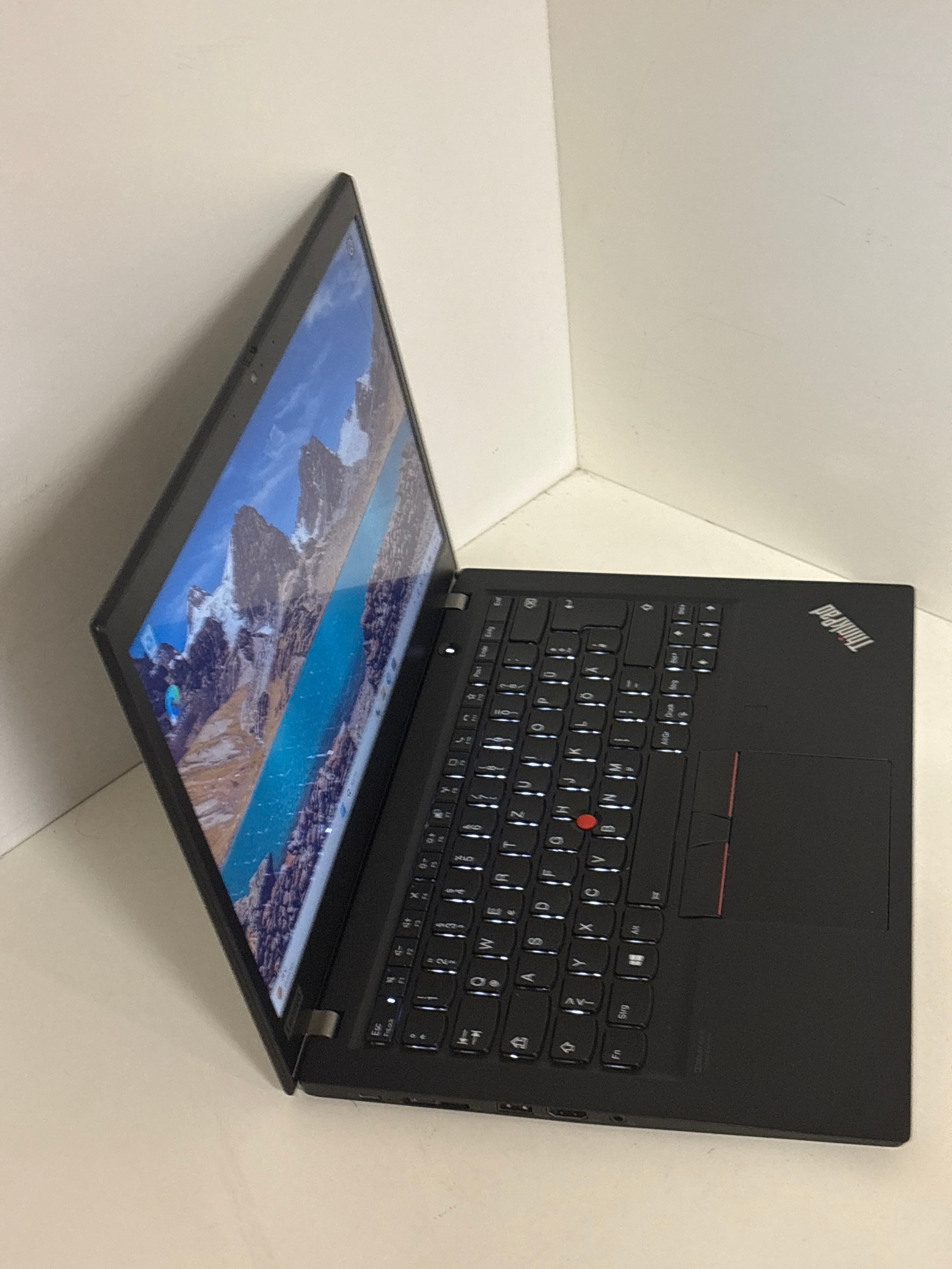 Lenovo ThinkPad T14s Gen 1 – AMD Ryzen 7 PRO 4750U, 16 GB RAM, 256 GB SSD, 14" Full HD, Windows 11 Pro | 12 Monate Garantie