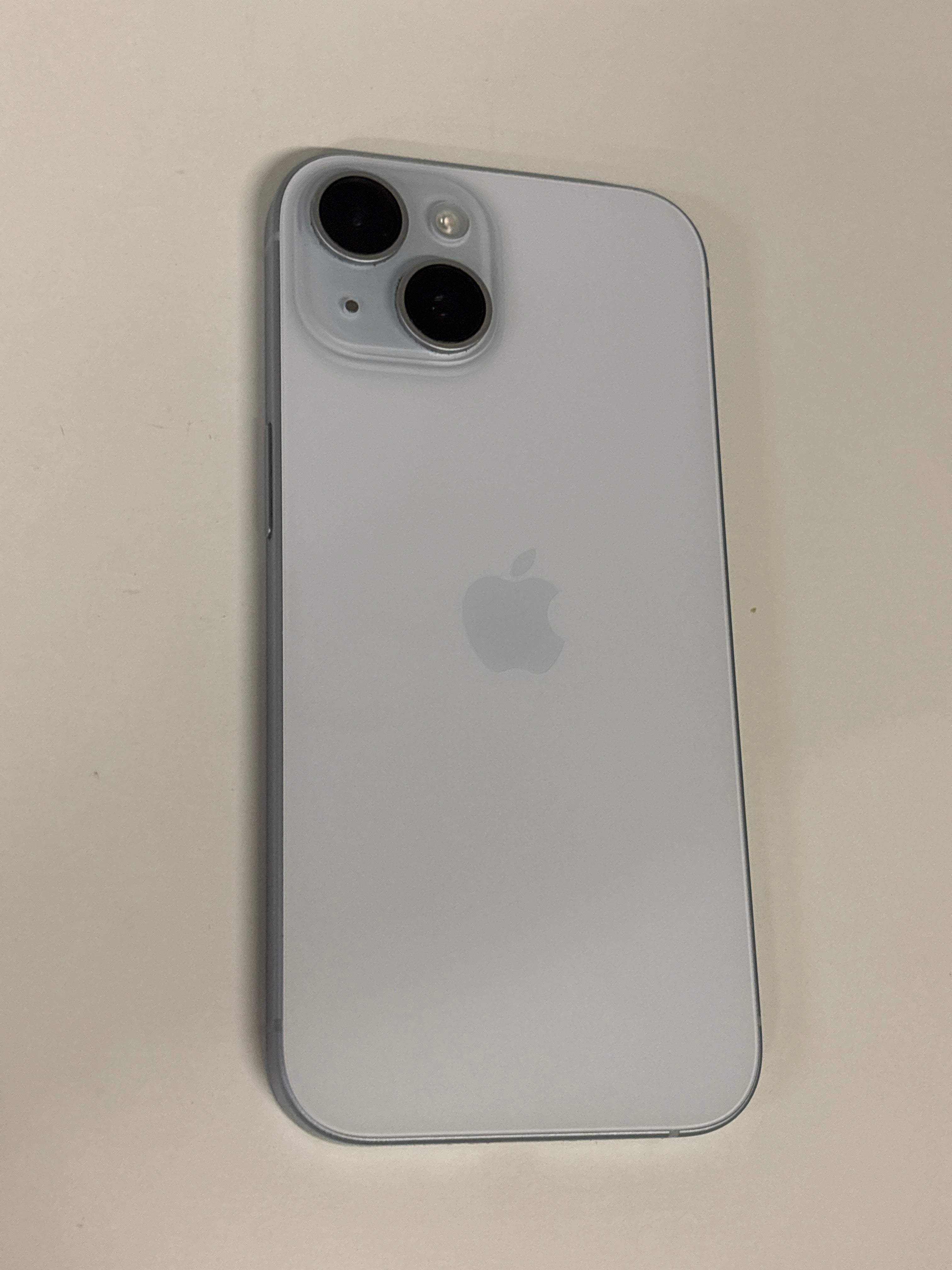 Apple iPhone 15 – 128 GB, Weiß, Akku 100 %, frei für alle Netze | Neuwertig | 12 Monate Garantie