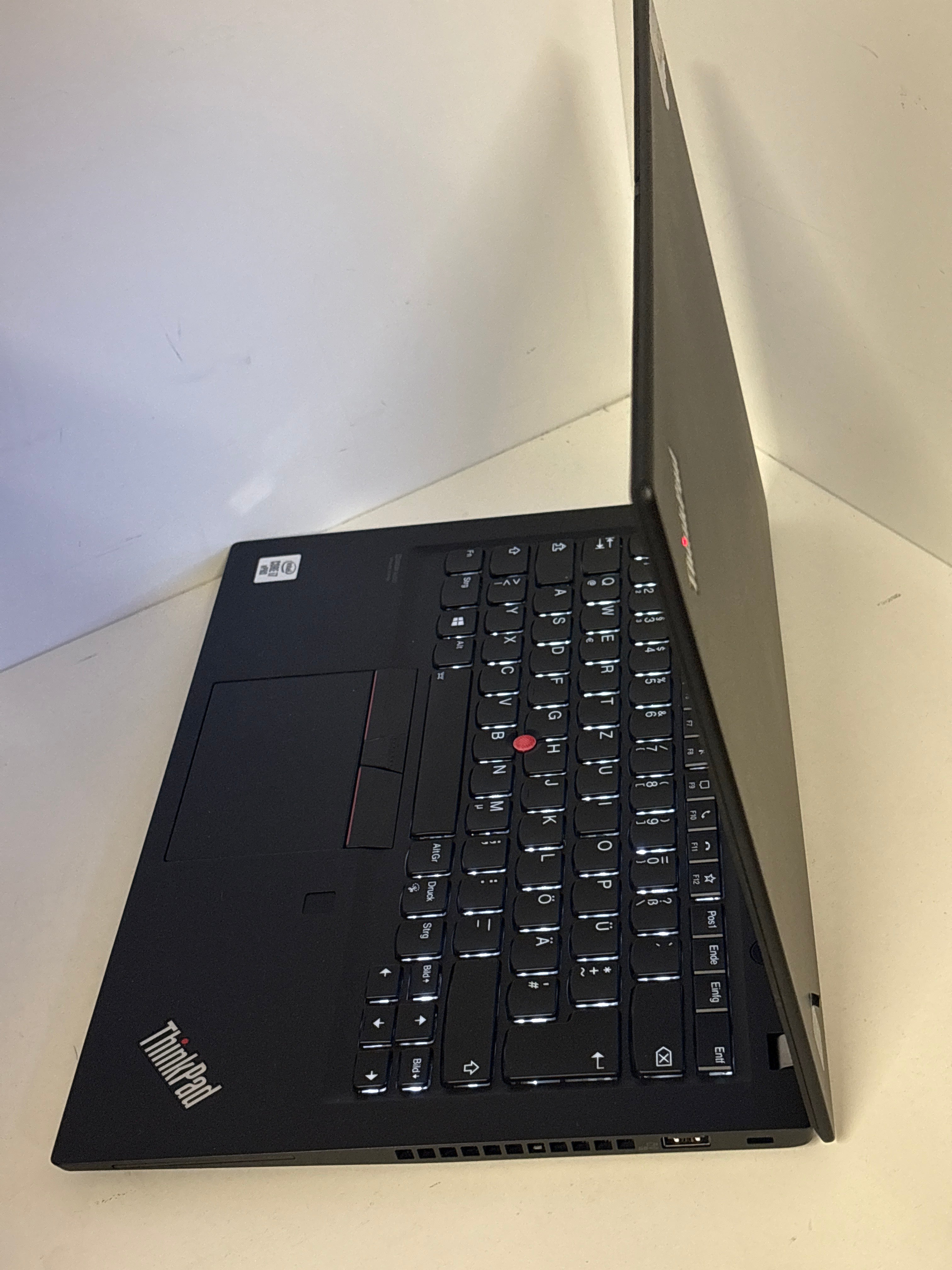 Lenovo ThinkPad T14s Gen 1 – Intel Core i7, 32 GB RAM, 256 GB SSD, 14" Full HD Touchscreen, Windows 11 Pro