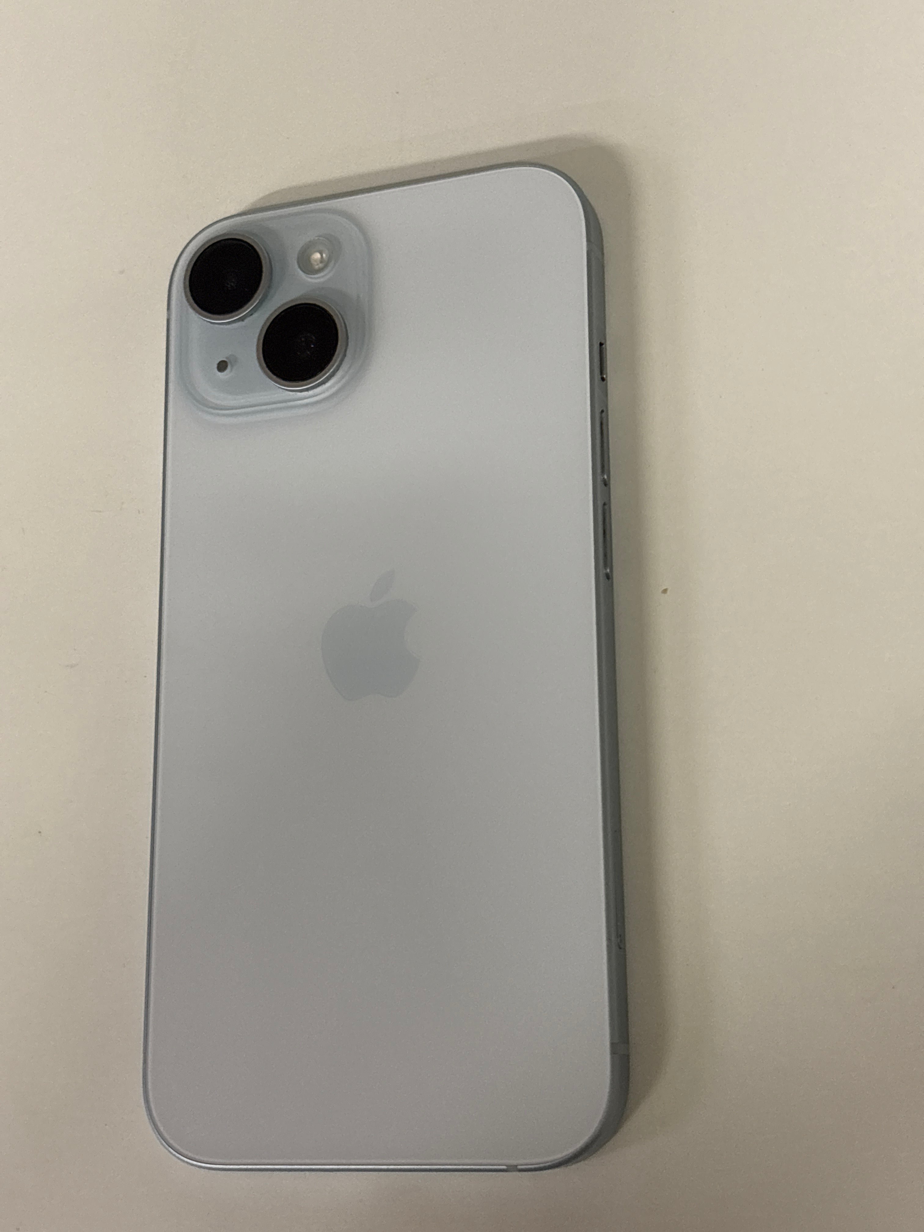 Apple iPhone 15 – 128 GB, Weiß, Akku 100 %, frei für alle Netze | Neuwertig | 12 Monate Garantie