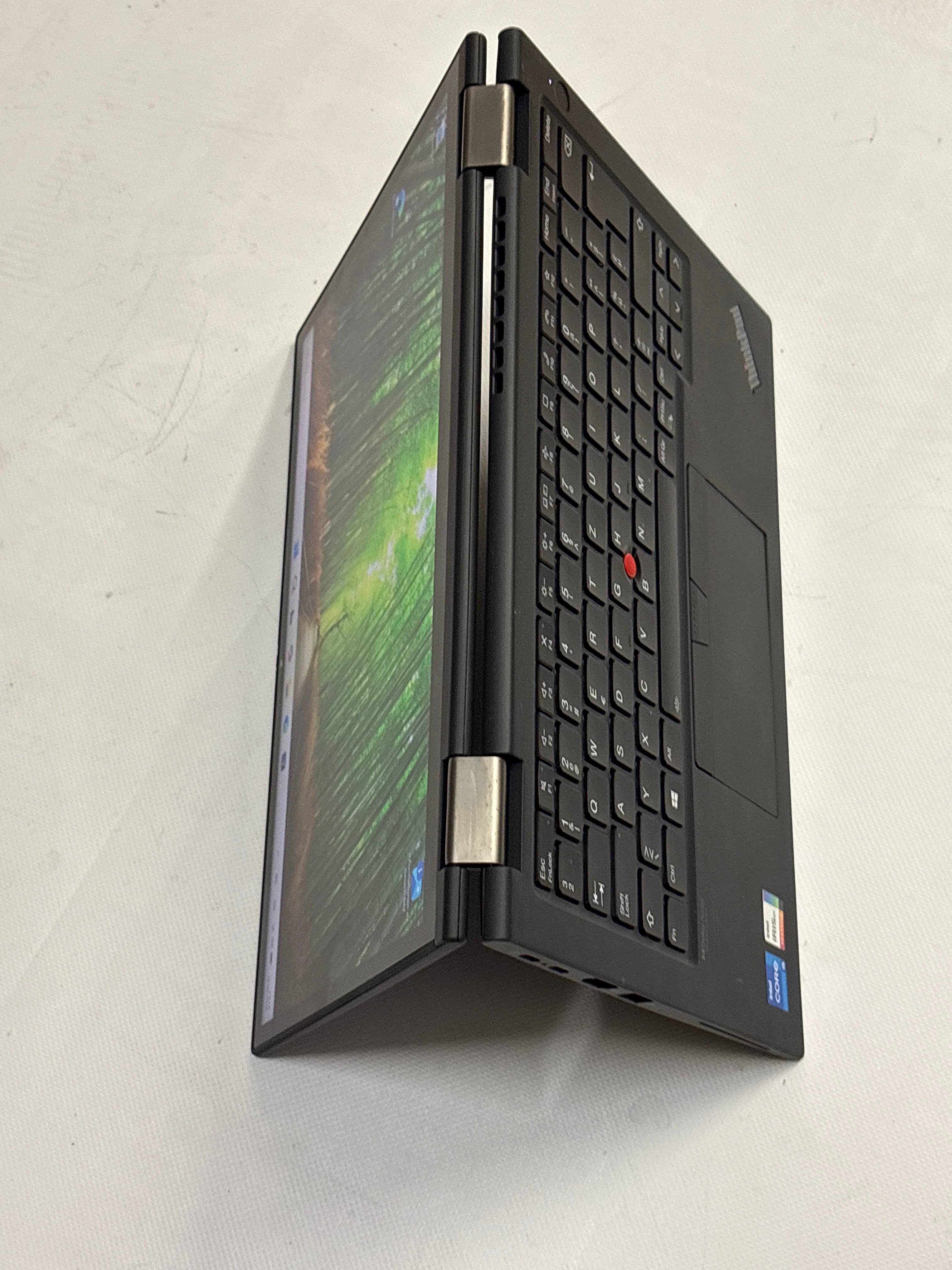 Lenovo ThinkPad X13 Yoga Gen 2 – Intel Core i5-1135G7, 8 GB RAM, 256 GB SSD, 13,3" Touchscreen, Stift, SIM, Windows 11 Pro | 12 Monate Garantie