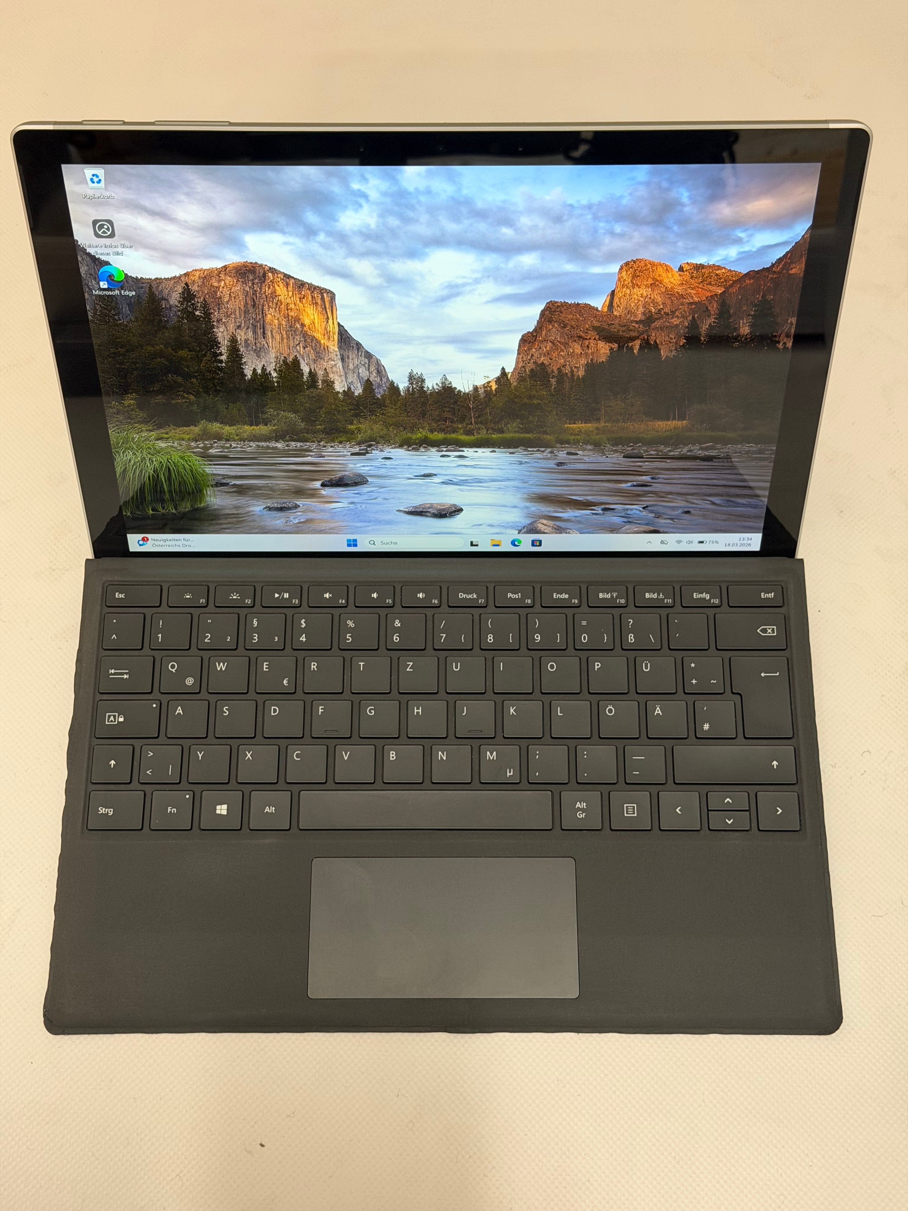 Microsoft Surface Pro 7 | 256 GB | 8GB RAM| 12.3" 2736 * 1824 Auflösung