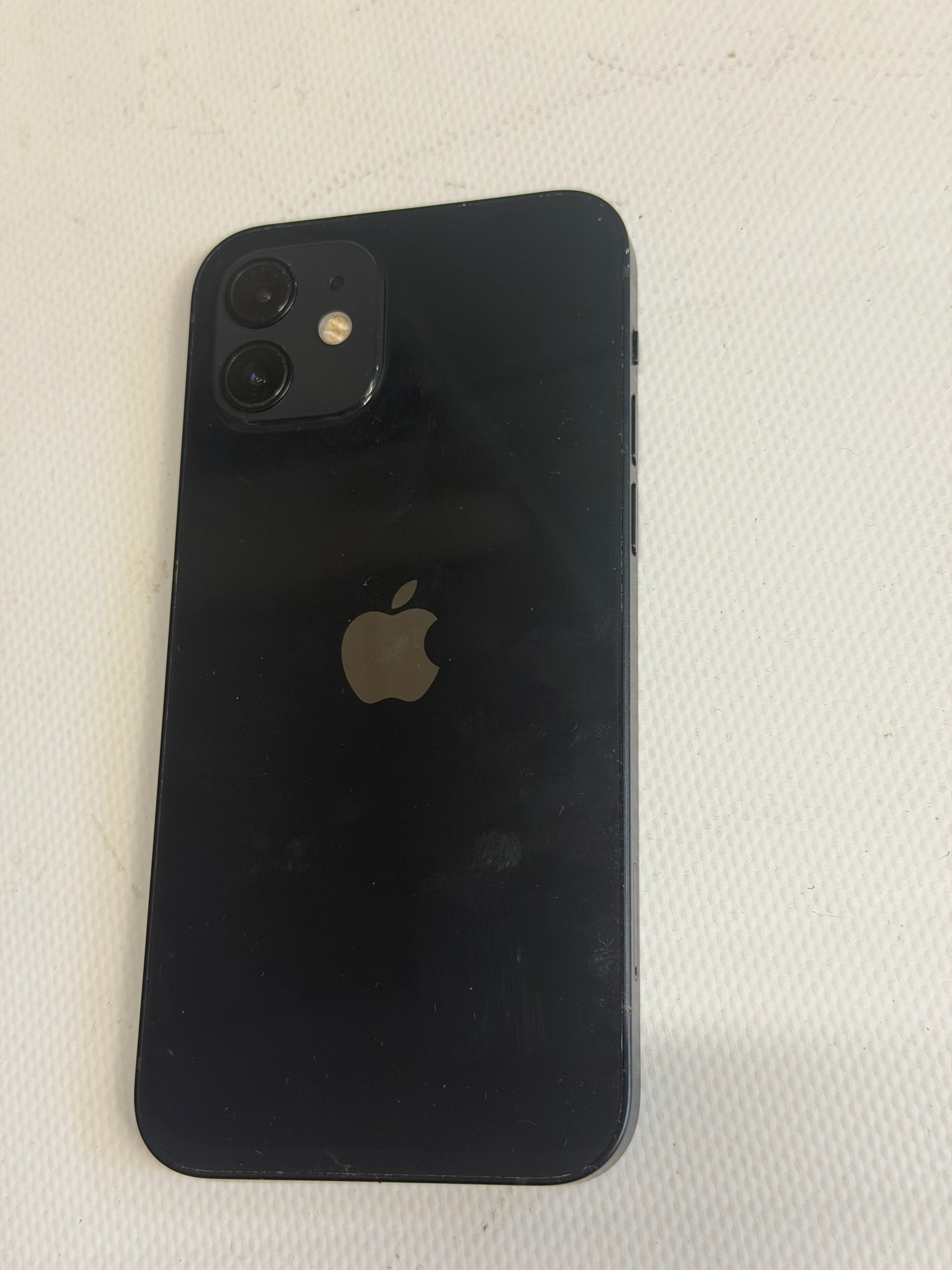 Apple iPhone 12 mit 64 GB in Schwarz kaufen – guter Zustand, Akku 87 %, 5G, geprüft, mit Rechnung und 12 Monate Garantie.