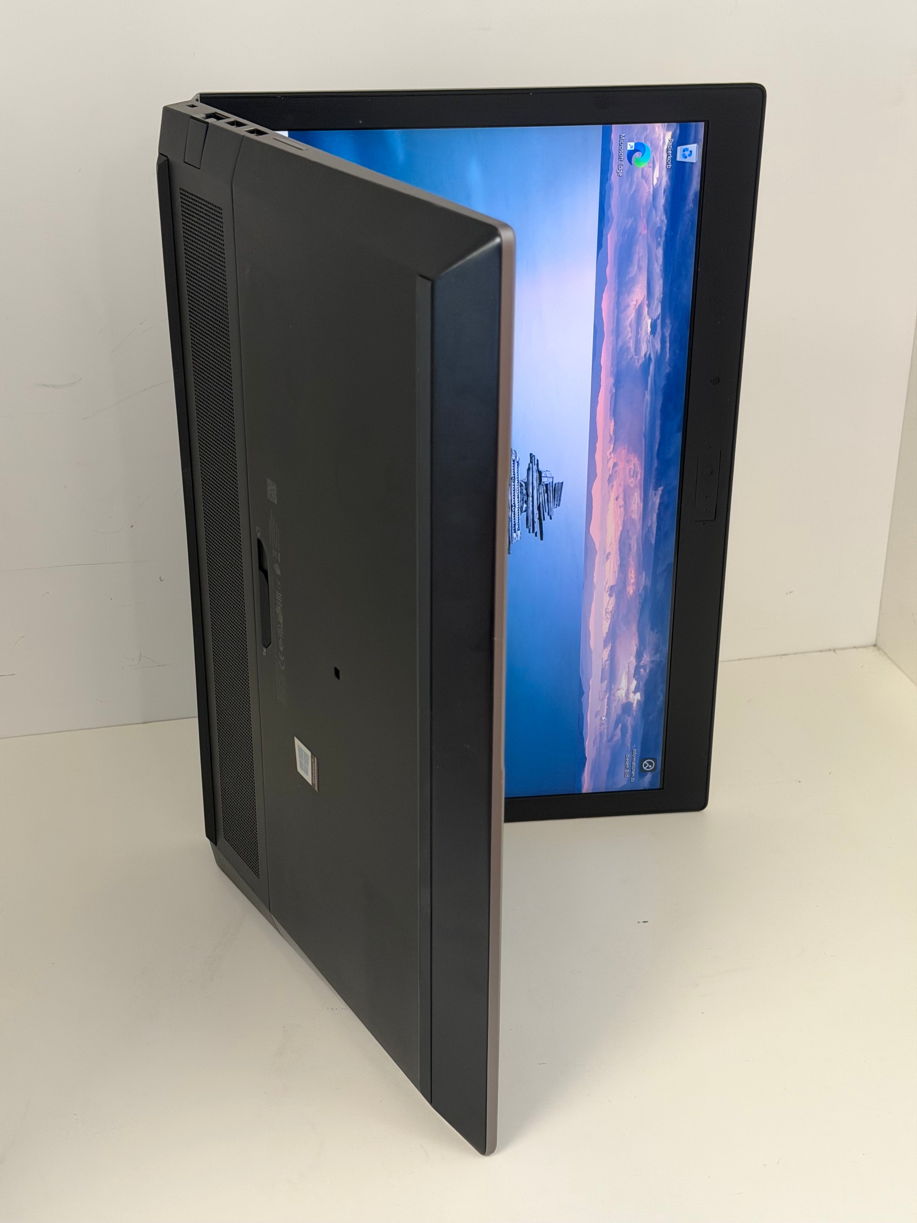 HP ZBook 15 G5 – Intel Core i7-8850H, 32 GB RAM, NVIDIA Quadro P2000, Windows 11 Pro