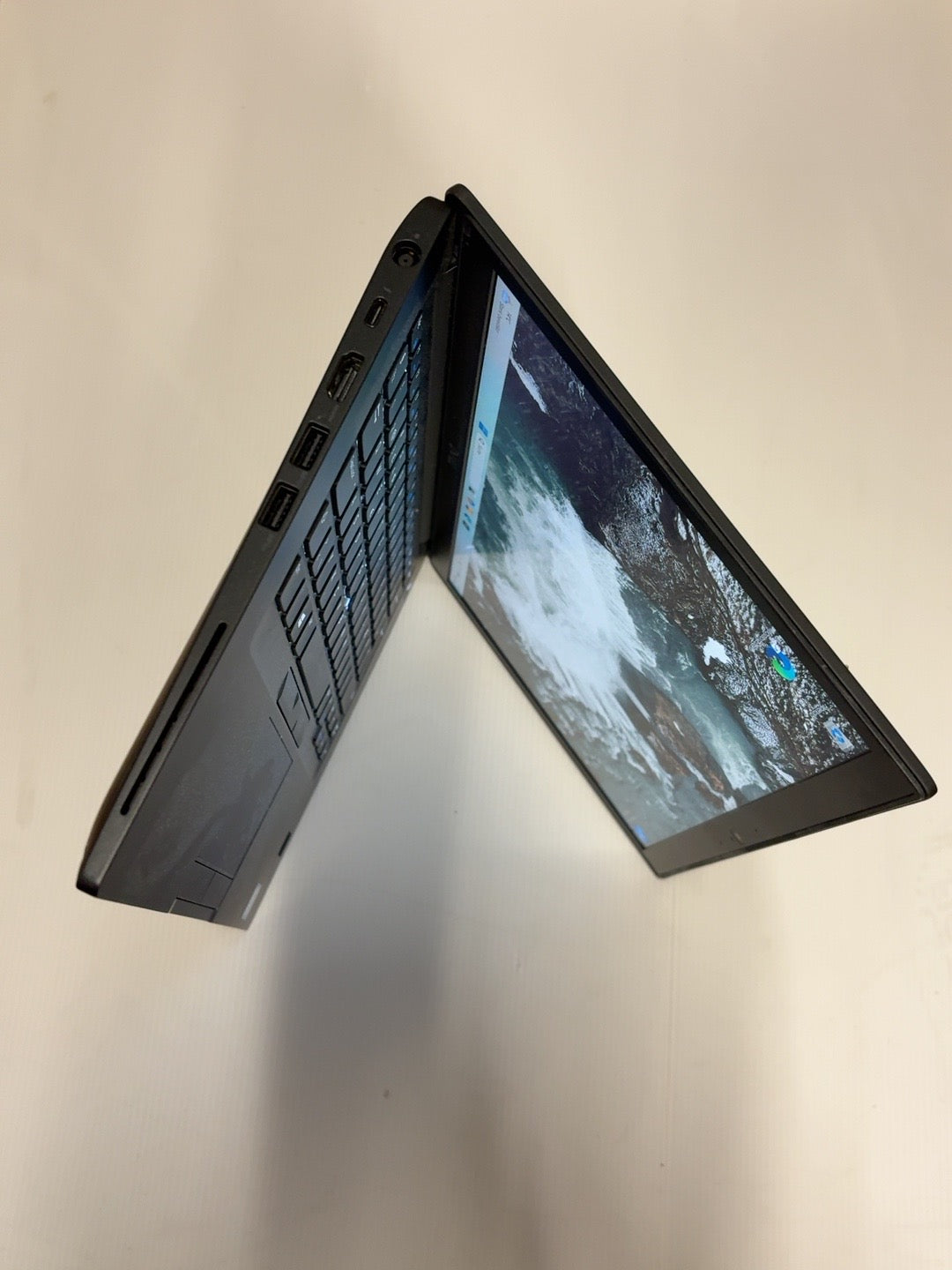 Dell Latitude 7490 – Intel Core i7-8650U, 16 GB RAM, 256 GB SSD, 14" Full HD, Windows 11 Pro | 12 Monate Garantie